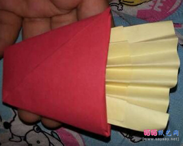 美味的薯条手工折纸图片教程 第11步