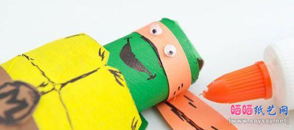 假期儿童手工：卷纸芯筒旧物改造DIY忍者神龟手指木偶玩具的手工制作教程