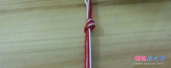 撞色点点红绳手链编织方法教程图片步骤1