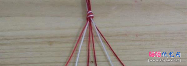 撞色点点红绳手链编织方法教程图片步骤2