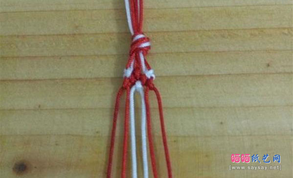 撞色点点红绳手链编织方法教程图片步骤5