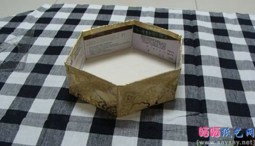 利用废弃银行卡会员卡制作漂亮实用的收纳盒方法教程