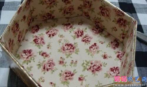 利用废弃银行卡会员卡制作漂亮实用的收纳盒方法教程