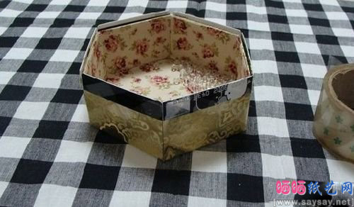 利用废弃银行卡会员卡制作漂亮实用的收纳盒方法教程