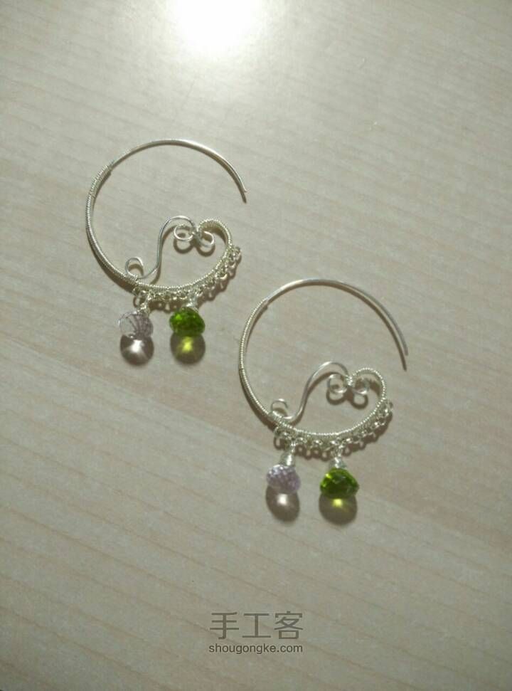 银线制作圆形绕线串珠银耳环的方法 第6步