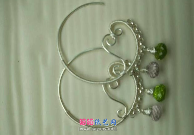 银线制作圆形绕线串珠银耳环的方法 第7步