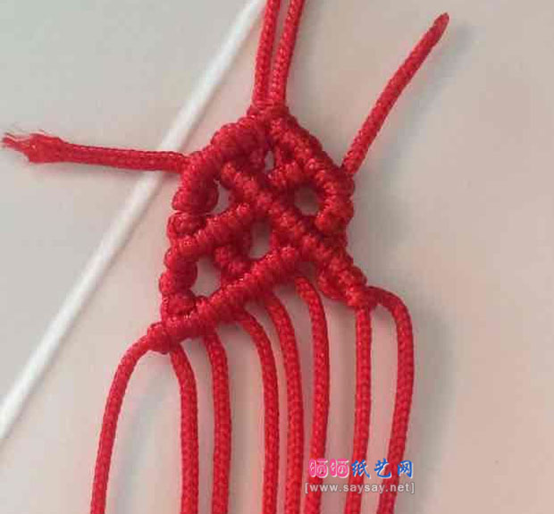 斜卷结手工编织众星捧月手绳制作方法 第11步