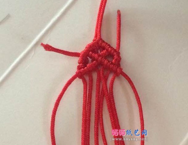 斜卷结手工编织众星捧月手绳制作方法 第9步