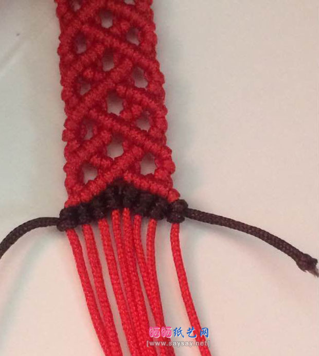 斜卷结手工编织众星捧月手绳制作方法 第17步