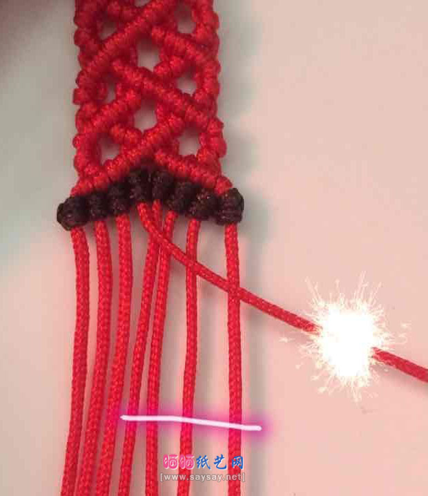 斜卷结手工编织众星捧月手绳制作方法 第18步