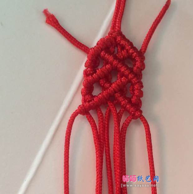 斜卷结手工编织众星捧月手绳制作方法 第12步