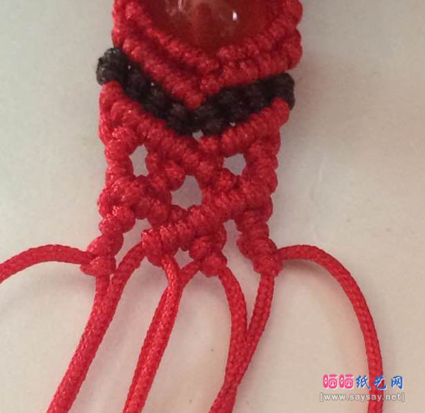 斜卷结手工编织众星捧月手绳制作方法 第30步