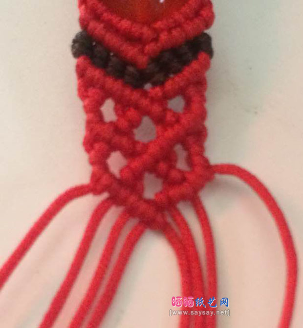 斜卷结手工编织众星捧月手绳制作方法 第31步