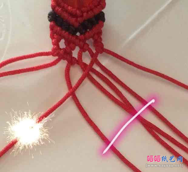 斜卷结手工编织众星捧月手绳制作方法 第29步