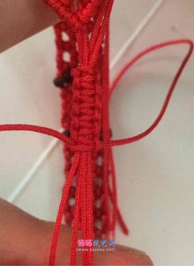 斜卷结手工编织众星捧月手绳制作方法 第36步