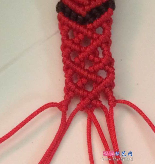 斜卷结手工编织众星捧月手绳制作方法 第33步