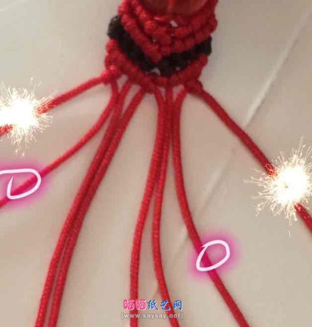 斜卷结手工编织众星捧月手绳制作方法 第26步