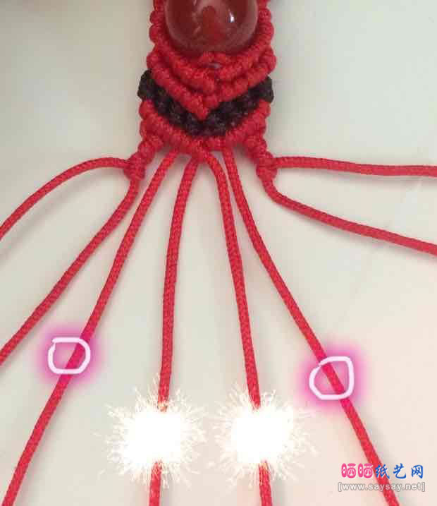 斜卷结手工编织众星捧月手绳制作方法 第27步