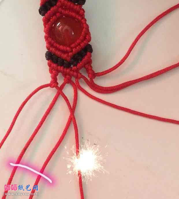 斜卷结手工编织众星捧月手绳制作方法 第28步