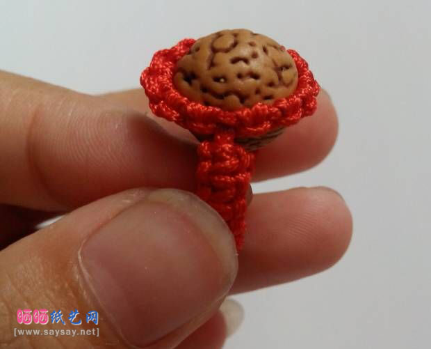 红绳编织古色古仙的仙桃菩提子戒指制作成品图