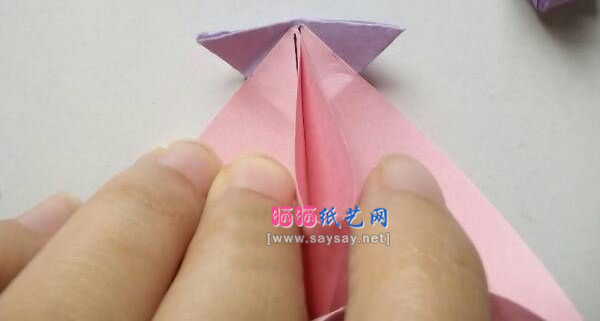 组合折纸教程之如何折纸精致花球 第14步
