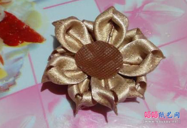 金秋发饰制作教程之珠心五瓣花发夹DIY 第26步