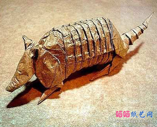 奇特动物折纸教程大全之犰狳折纸方法图谱教程完成效果图