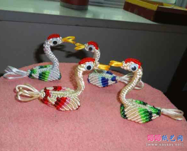 中国结编织之可爱小天鹅编绳制作 第2步