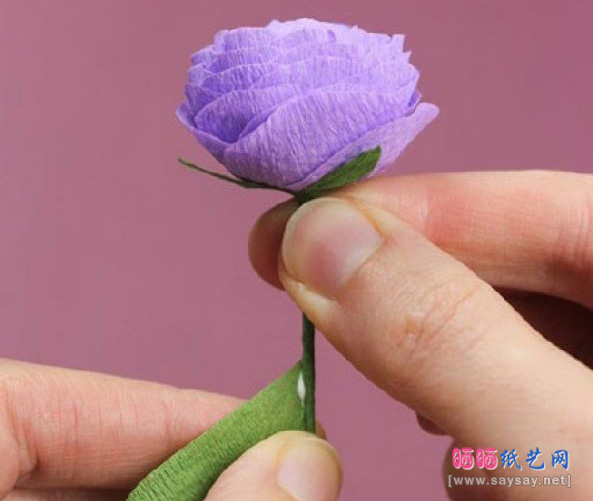 情人节礼物 皱纹纸制作含苞欲放的玫瑰花蕾 第11步