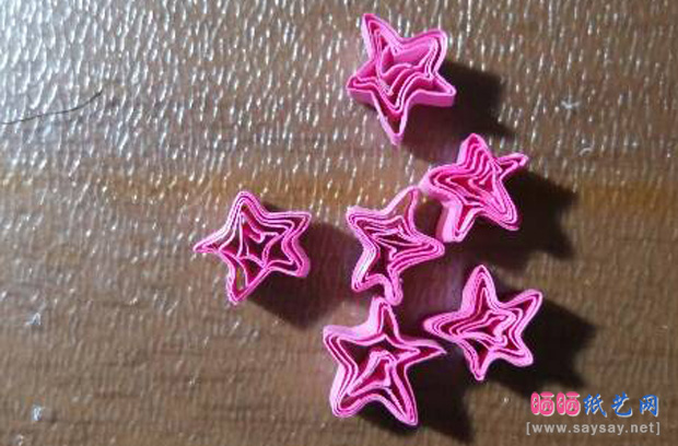 七夕祝福衍纸画制作方法 第10步