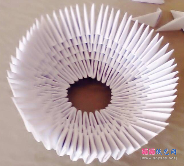 纸艺制作大白三角插折纸图文教程 第7步
