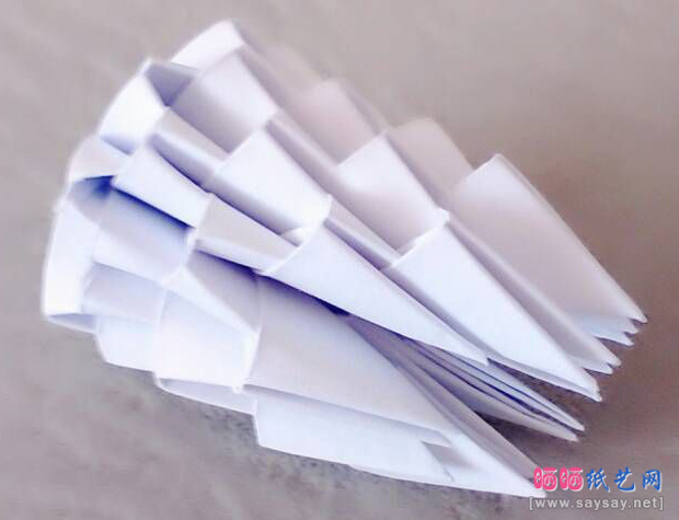 纸艺制作大白三角插折纸图文教程 第25步