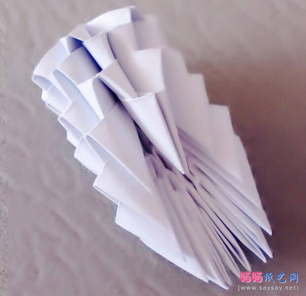 纸艺制作大白三角插折纸图文教程 第27步