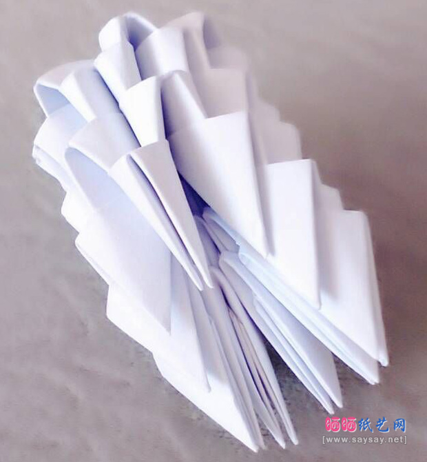 纸艺制作大白三角插折纸图文教程 第26步