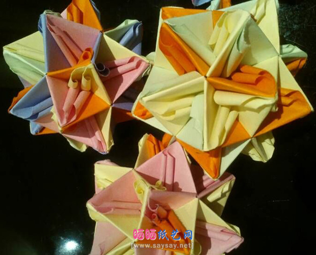 如何折纸漂亮的卷心花球