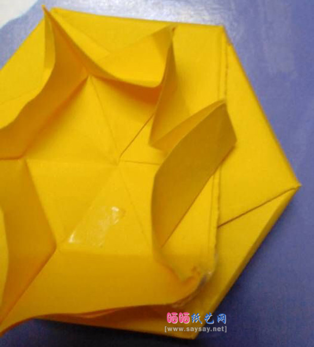 简易花瓣盖六角盒子折纸图文教程 第49步