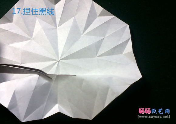 八瓣花折纸款式二蓝色花朵的折法图片步骤17