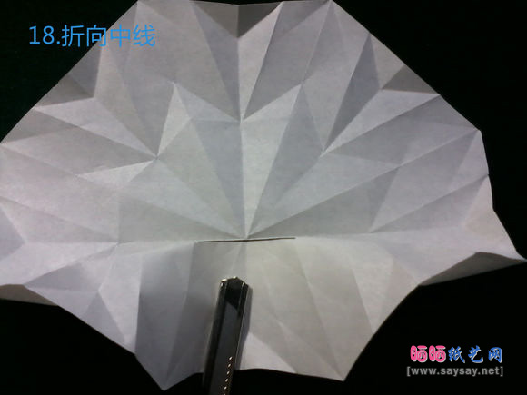 八瓣花折纸款式二蓝色花朵的折法图片步骤18