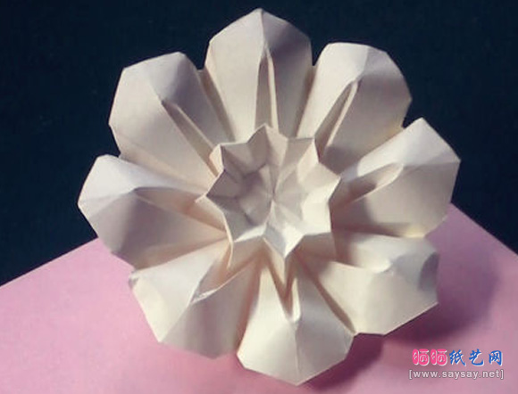 八瓣花折纸款式三粉色花图片步骤1