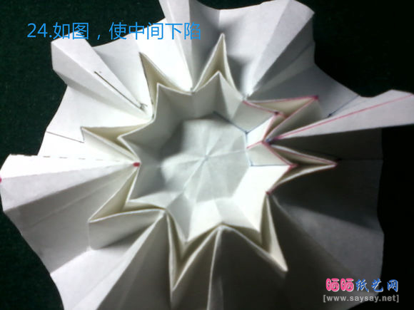 精致八瓣花手工折纸教程之款式四蓝色花朵折法图片步骤24