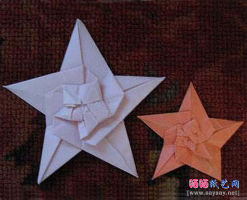花样心的五角星折纸成品图