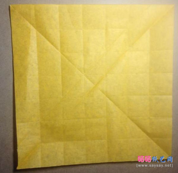 正方形迷宫折纸图片教程图片步骤1