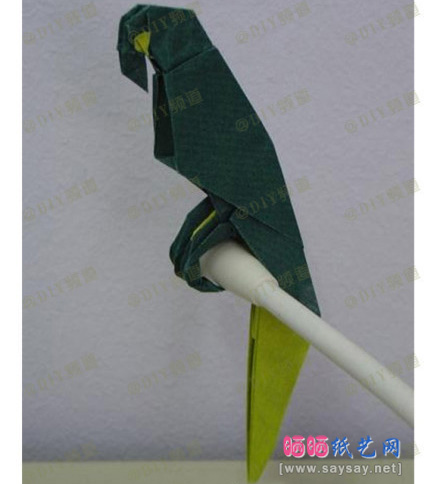 制作简单折纸可爱的鹦鹉完成效果图