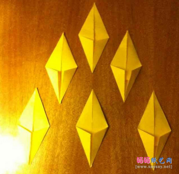 漂亮的8裂枫叶手工折纸实拍教程图片步骤9