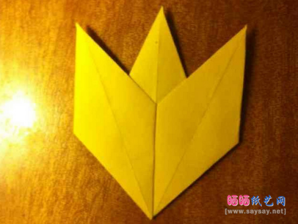 漂亮的8裂枫叶手工折纸实拍教程图片步骤10