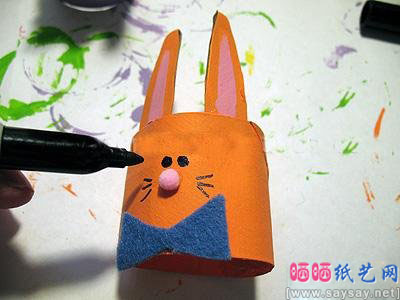 使用废弃的卫生纸筒制作小兔子方法