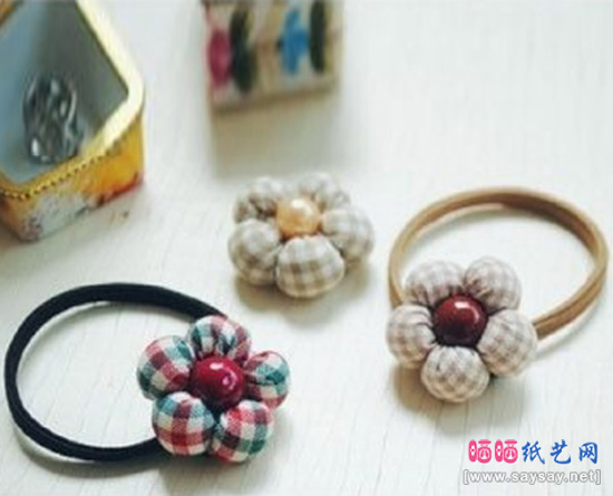 可爱的珍珠心棉包五瓣花发绳制作方法完成效果图