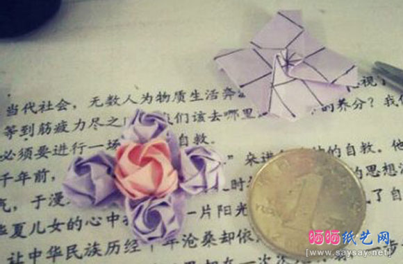送给爱人的礼物五朵玫瑰花戒指折纸图片步骤2