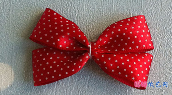 喜庆红底波点蝴蝶结发夹制作方法