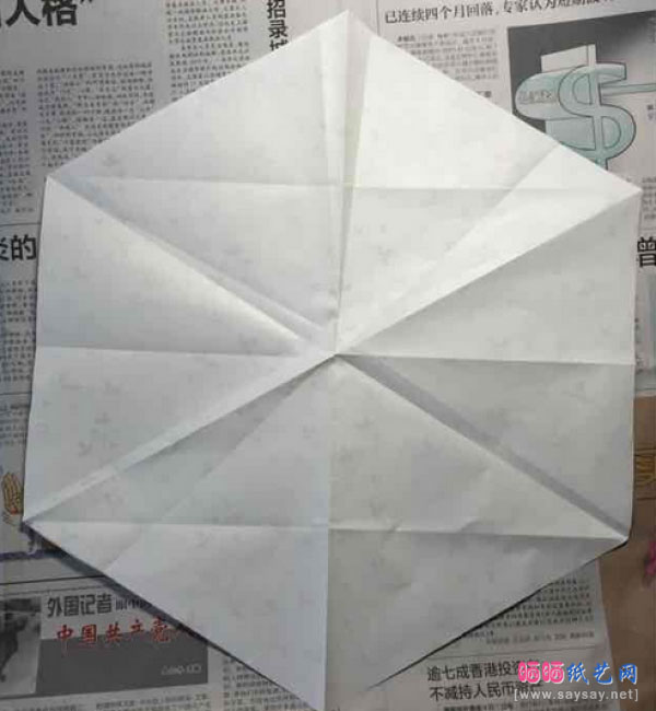 漂亮的花朵型连体盒子的折纸方法教程
